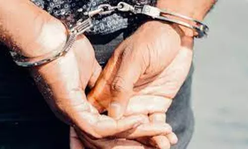 Noida: पुलिस मुठभेड़ में एक बदमाश पकड़ा गया, चोरी का सामान बरामद