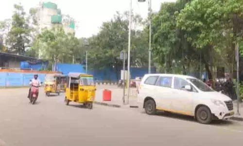 Teynampet में कार ने पैदल यात्रियों को टक्कर मारी, एक की मौत, तीन घायल