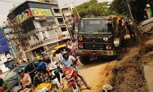Bengaluru: निर्माण कार्य बाधित, ड्राइवरों को परेशान किया गया