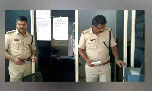 Kerala: एक निजी प्रतिष्ठान से फिल्म एम्पुरान की नकली प्रतियां जब्त की गई