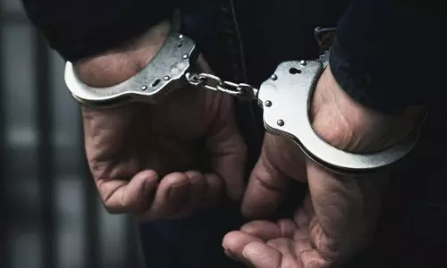 6,85,500 रुपये की लूट, मिर्च पाउडर का इस्तेमाल, शादी कार्ड से सुलझा केस