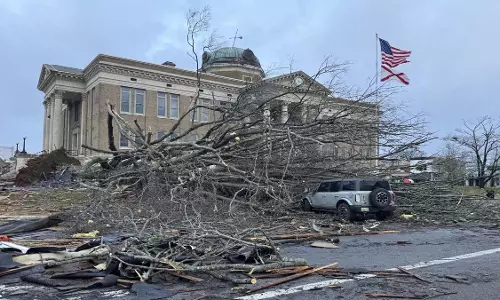America Storm : अमेरिका में भीषण तूफान का कहर America Storm : अमेरिका में भीषण तूफान का कहर