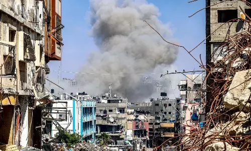 Gaza पर इस्राइली हमले जारी, 55 फलस्तीनी नागरिकों की मौत Gaza पर इस्राइली हमले जारी, 55 फलस्तीनी नागरिकों की मौत