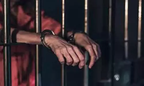 खाड़ी से घर लौटने पर बेटे ने मां पर किया हमला; गंभीर चोट