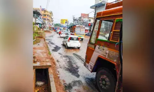 Kerala: संगीत समारोह स्थल पर गड्ढा खतरा पैदा कर रहा Kerala: संगीत समारोह स्थल पर गड्ढा खतरा पैदा कर रहा