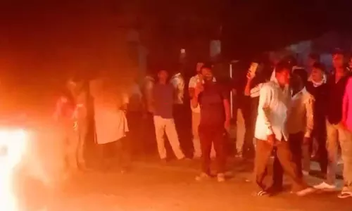 12 साल की बच्ची की दुष्कर्म के बाद पत्थर से कूचकर हत्या, लोगों का गुस्सा फूट पड़ा