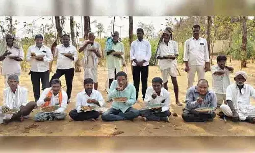 शारीरिक रूप से विकलांग व्यक्तियों ने Suryapet में विकलांगता कल्याण के लिए अनोखा विरोध प्रदर्शन किया शारीरिक रूप से विकलांग व्यक्तियों ने Suryapet में विकलांगता कल्याण के लिए अनोखा विरोध प्रदर्शन किया
