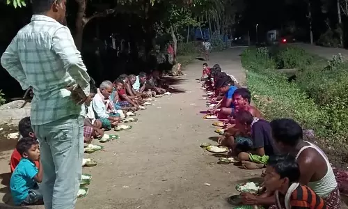 Odisha: अंगुल के ग्रामीणों ने हाथी के बच्चे के जन्म का 21वां दिन मनाया Odisha: अंगुल के ग्रामीणों ने हाथी के बच्चे के जन्म का 21वां दिन मनाया