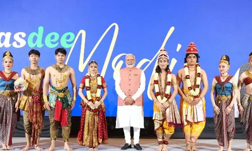 PM मोदी का भव्य स्वागत, मंत्रोच्चार और मोदी-मोदी के नारों से गूंजा थाईलैंड PM मोदी का भव्य स्वागत, मंत्रोच्चार और मोदी-मोदी के नारों से गूंजा थाईलैंड