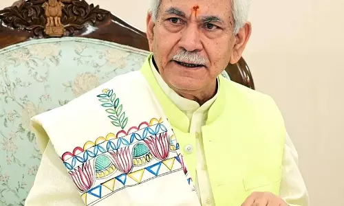 LG Sinha ने युवाओं से विश्वविद्यालयों में अर्जित कौशल का उपयोग राष्ट्र निर्माण में करने का आग्रह किया