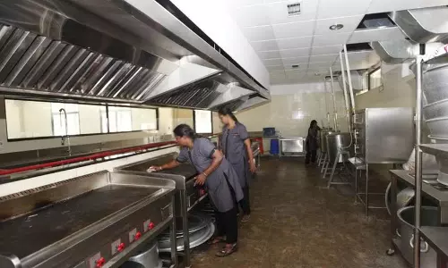 Kerala में स्कूली रसोइये बकाया वेतन और बेहतर वेतन के विरोध में प्रदर्शन करेंगे