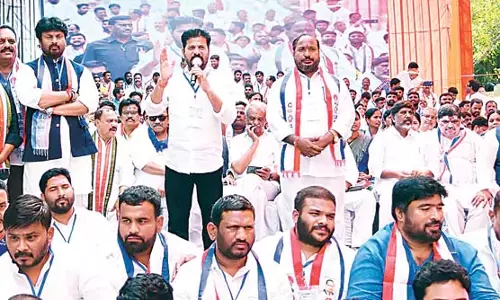 यदि आप 42% आरक्षण के लिए हाँ नहीं कहते हैं, तो यह एक न्यायपूर्ण युद्ध है : Revanth Reddy यदि आप 42% आरक्षण के लिए हाँ नहीं कहते हैं, तो यह एक न्यायपूर्ण युद्ध है : Revanth Reddy