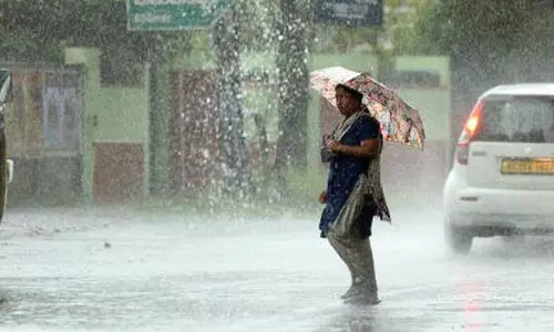 Kerala में गर्मी की बारिश आज 8 जिलों में येलो अलर्ट Kerala में गर्मी की बारिश आज 8 जिलों में येलो अलर्ट