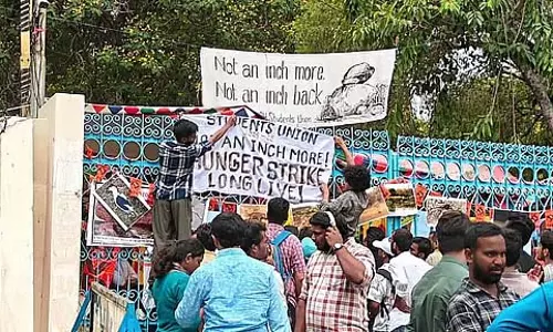 भूमि अधिग्रहण मुद्दा: हैदराबाद विश्वविद्यालय के छात्र भूख हड़ताल पर भूमि अधिग्रहण मुद्दा: हैदराबाद विश्वविद्यालय के छात्र भूख हड़ताल पर