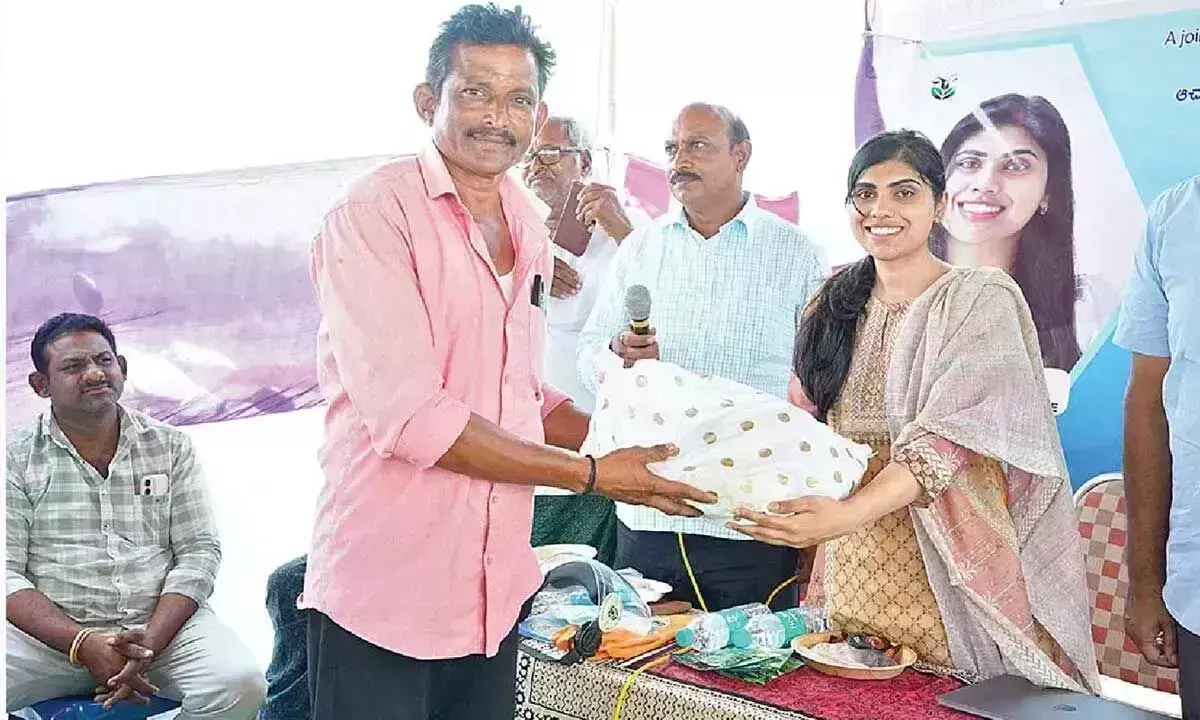 Andhra: कीटनाशकों के प्रयोग में सुरक्षा सावधानियाँ बरतने की सलाह दी गई