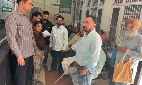 Ludhiana: राज्य सरकार के फर्द केंद्र बंद करने के फैसले से कंप्यूटर ऑपरेटर नाराज