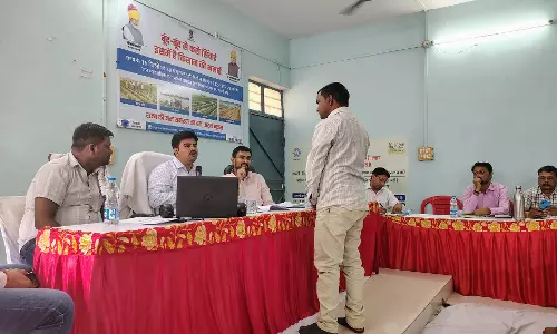 Dholpur: जिला कलेक्टर ने विरोंधा में की जनसुनवाई Dholpur: जिला कलेक्टर ने विरोंधा में की जनसुनवाई