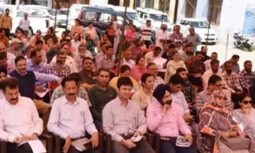 DC ने बट्टल बल्लियां में साप्ताहिक ब्लॉक दिवस कार्यक्रम की अध्यक्षता की DC ने बट्टल बल्लियां में साप्ताहिक ब्लॉक दिवस कार्यक्रम की अध्यक्षता की