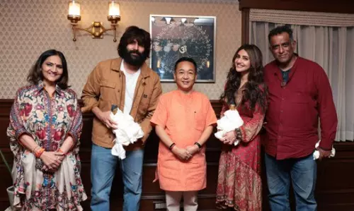 Sikkim : मुख्यमंत्री ने बॉलीवुड निर्देशक अनुराग बसु, अभिनेता कार्तिक और श्रीलीला से बातचीत की