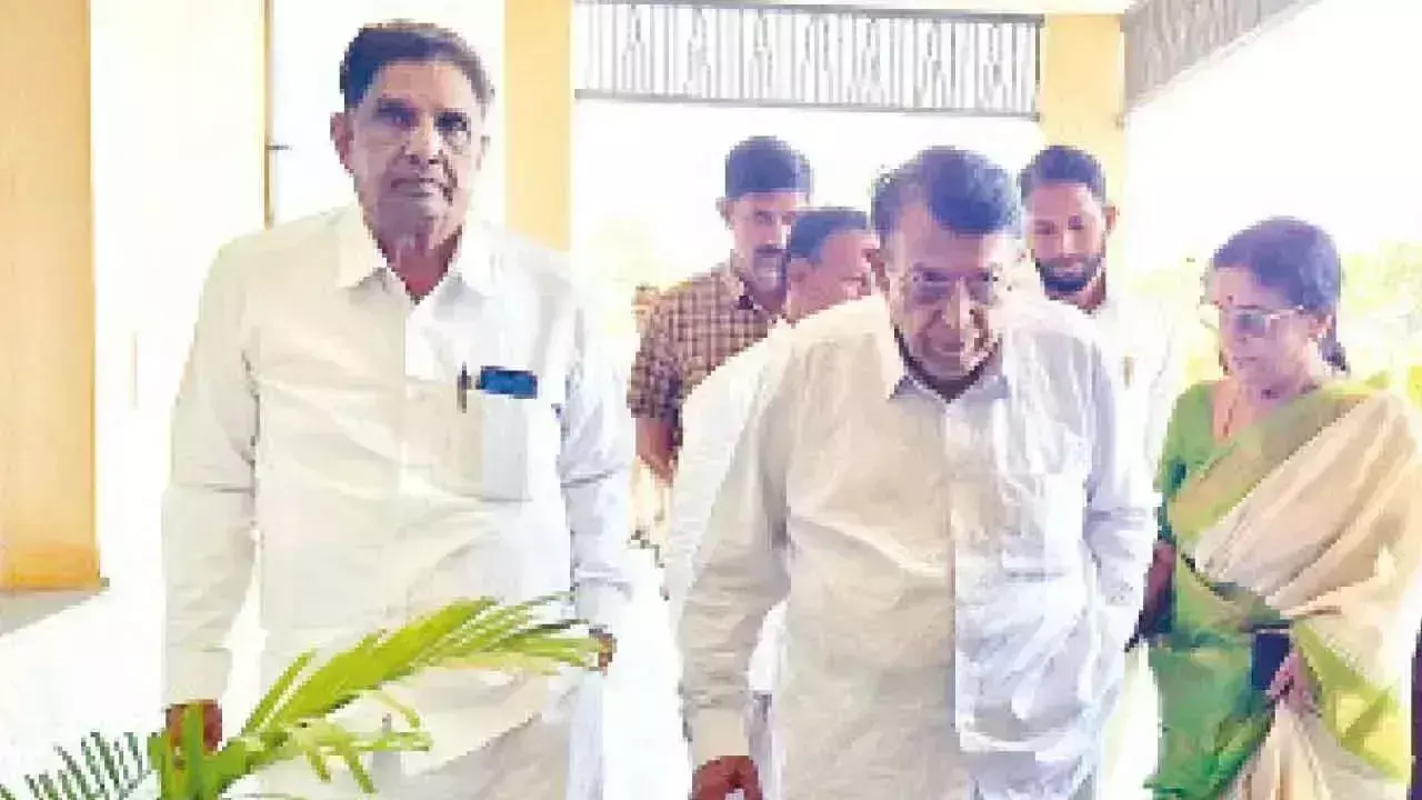 Telangana: ऐतिहासिक ‘कोट्टाबावी’ को बचाने के लिए रॉयल्स की अपील Telangana: ऐतिहासिक ‘कोट्टाबावी’ को बचाने के लिए रॉयल्स की अपील