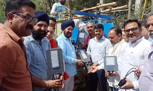 MLA-JMC आयुक्त ने सैनिक कॉलोनी में नागरिक मुद्दों को संबोधित किया