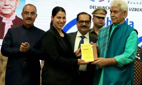 Jammu: सियाचिन में तैनात पहली महिला अधिकारी कैप्टन कौल को सम्मानित किया