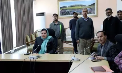 सकीना इटू ने JKBOSE के प्रदर्शन और कार्यप्रणाली की समीक्षा की सकीना इटू ने JKBOSE के प्रदर्शन और कार्यप्रणाली की समीक्षा की