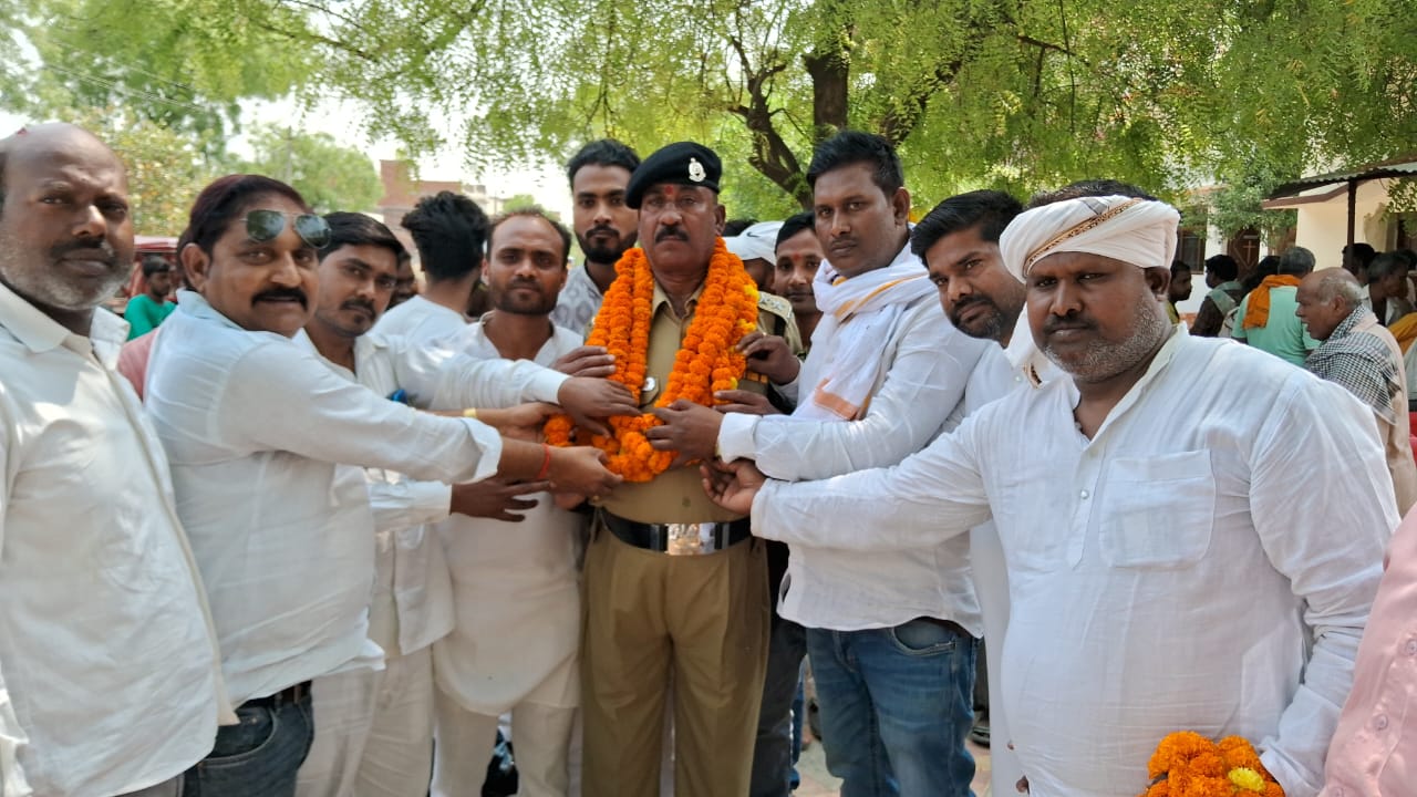 BSF में असिस्टेंट कमांडेड से सेवानिवृत्ति के बाद गांव पहुंचने पर पूरे गांव ने किया भव्य स्वागत