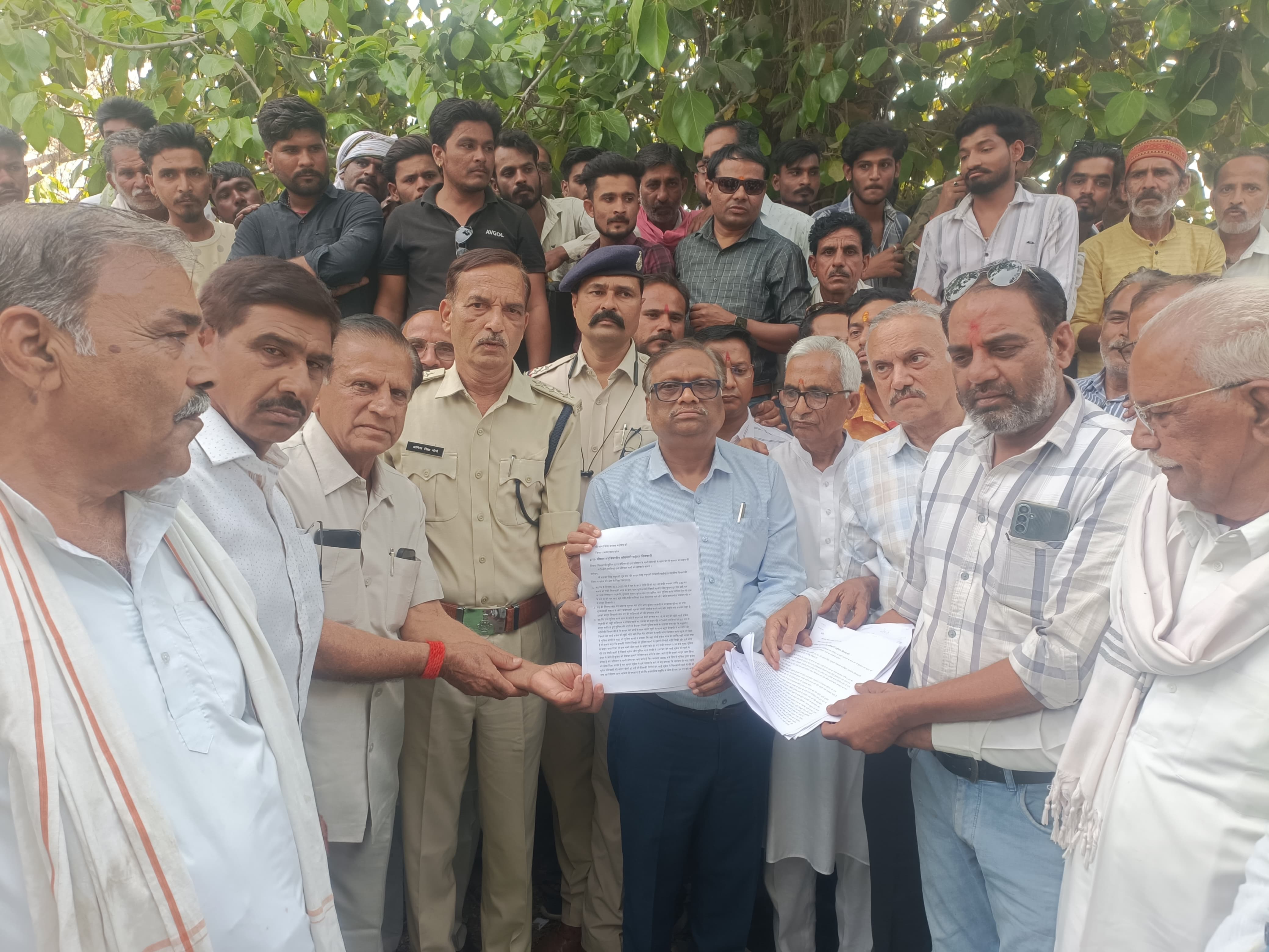 Silwani में पुलिस द्वारा घर में घुसकर युवक की पिटाई, रघुवंशी समाज ने किया चक्काजाम
