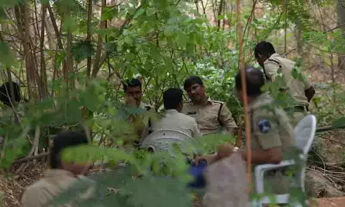 हरित आवरण के वीडियो और तस्वीरें गढ़ने का आरोप लगाते हुए BRS नेताओं के खिलाफ मामला दर्ज हरित आवरण के वीडियो और तस्वीरें गढ़ने का आरोप लगाते हुए BRS नेताओं के खिलाफ मामला दर्ज