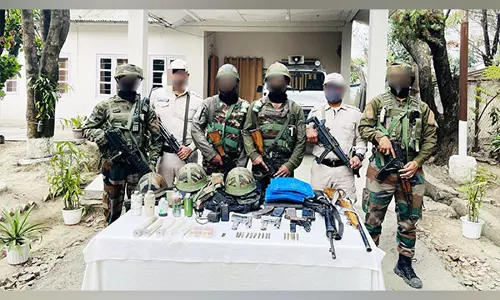 भारतीय सेना और असम राइफल्स ने मणिपुर में अभियान चलाकर हथियार और IED किए बरामद
