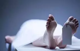 MP News: पार्किंग में खड़ी गाड़ी में मिली युवक की लाश, हत्या की आशंका MP News: पार्किंग में खड़ी गाड़ी में मिली युवक की लाश, हत्या की आशंका