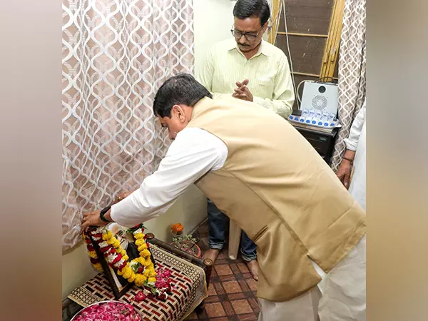 MP CM ने आरएसएस नेता सुरेश जोशी के भाई अरविंद जोशी के निधन पर शोक व्यक्त किया MP CM ने आरएसएस नेता सुरेश जोशी के भाई अरविंद जोशी के निधन पर शोक व्यक्त किया