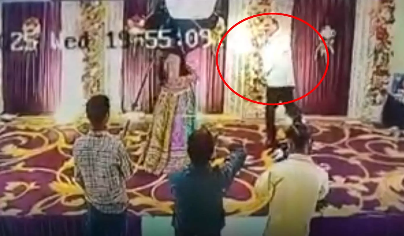 मौत LIVE वीडियो, सालगिरह पर पति की उखड़ी सांसें मौत LIVE वीडियो, सालगिरह पर पति की उखड़ी सांसें