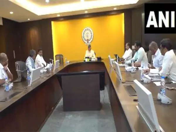 Andhra CM ने 16वें वित्त आयोग की बैठक से पहले वित्त योजनाओं की समीक्षा की Andhra CM ने 16वें वित्त आयोग की बैठक से पहले वित्त योजनाओं की समीक्षा की