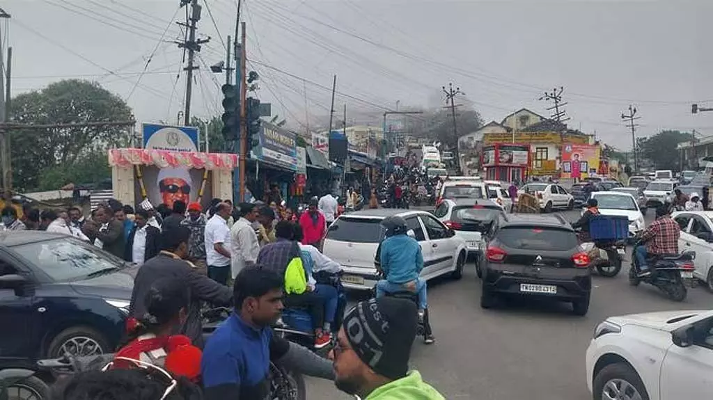 सरकार ने ऊटी, कोडईकनाल में ई-पास प्रतिबंधों में ढील देने की मांग करते हुए याचिका दायर की सरकार ने ऊटी, कोडईकनाल में ई-पास प्रतिबंधों में ढील देने की मांग करते हुए याचिका दायर की