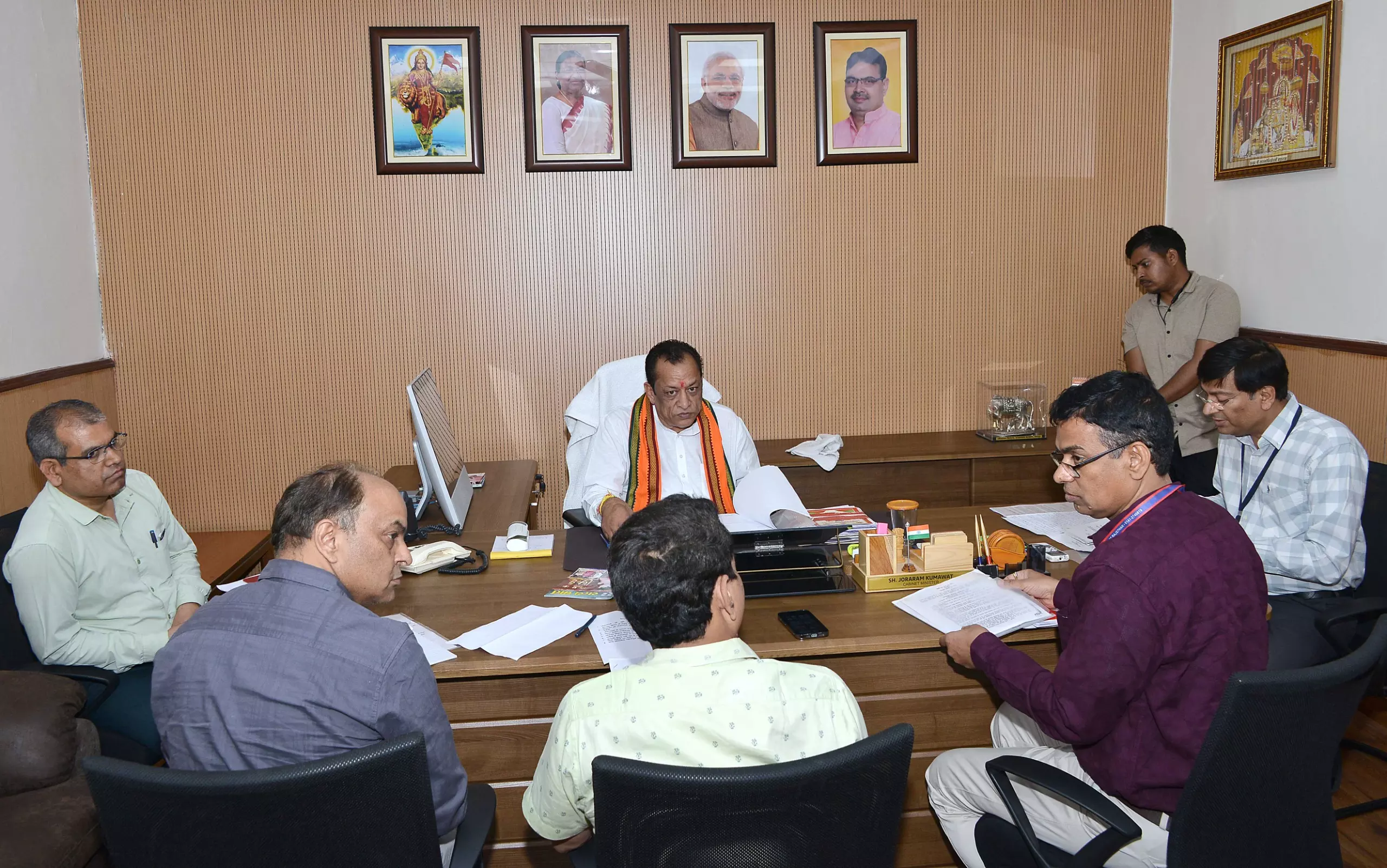 Jaipur: बेहतर परिणाम के लिए गोपालन मंत्री ने दिए अधिकारियों को दिशा-निर्देश Jaipur: बेहतर परिणाम के लिए गोपालन मंत्री ने दिए अधिकारियों को दिशा-निर्देश