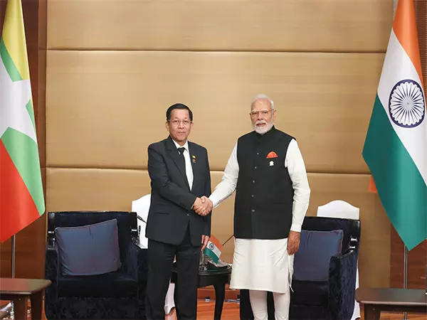 PM Modi ने म्यांमार के वरिष्ठ जनरल के साथ द्विपक्षीय वार्ता की PM Modi ने म्यांमार के वरिष्ठ जनरल के साथ द्विपक्षीय वार्ता की