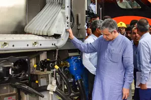 भारतीय रेलवे की कोच मैन्युफैक्चरिंग में वित्त वर्ष 25 में हुई 9 प्रतिशत की बढ़ोतरी भारतीय रेलवे की कोच मैन्युफैक्चरिंग में वित्त वर्ष 25 में हुई 9 प्रतिशत की बढ़ोतरी