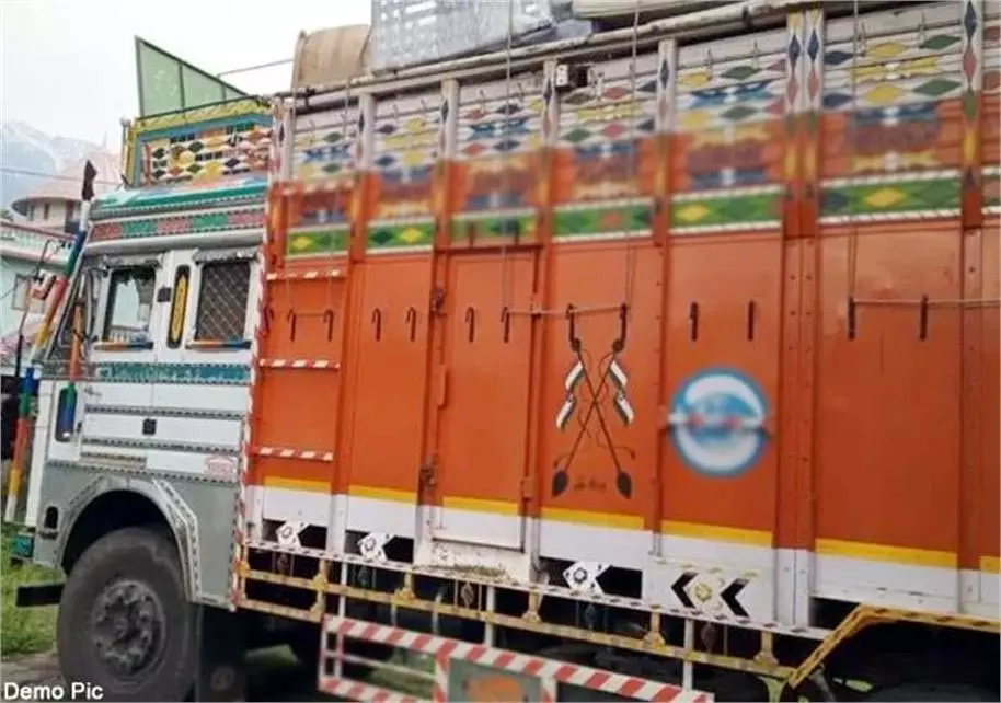Himachal Pradesh: बिना परमिट के ट्रक चलाना ड्राइवर को पड़ा महंगा, परिवहन विभाग ने लगाया लाखों का जुर्माना Himachal Pradesh: बिना परमिट के ट्रक चलाना ड्राइवर को पड़ा महंगा, परिवहन विभाग ने लगाया लाखों का जुर्माना