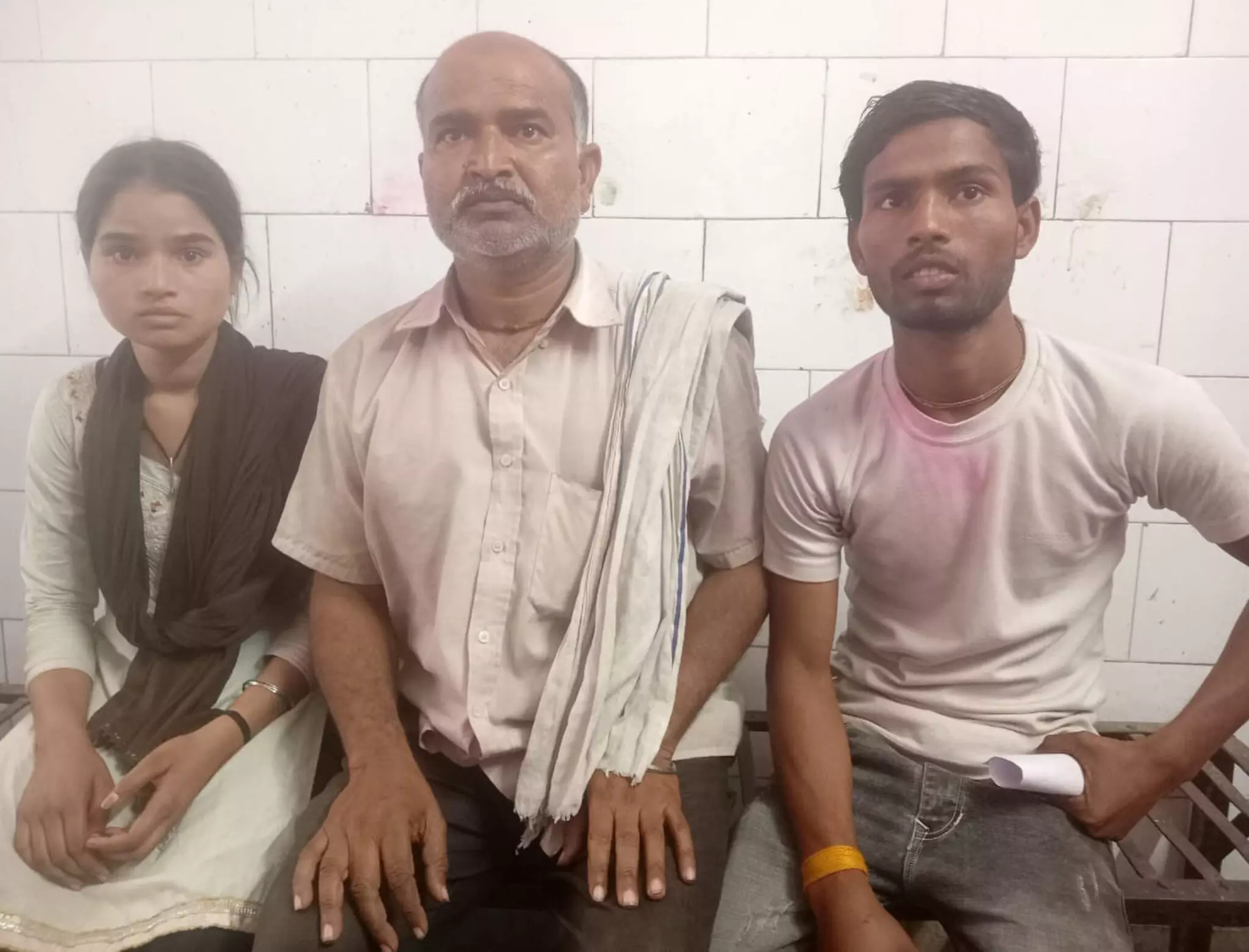 Kayamganj: विरोध करने पर दबंगों की दबंगई, पिता, पुत्र और पुत्री पर हमला Kayamganj: विरोध करने पर दबंगों की दबंगई, पिता, पुत्र और पुत्री पर हमला