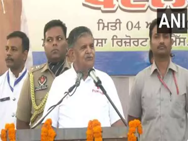 सभी से लोगों को नशा छोड़ने के लिए प्रेरित करने का अनुरोध: Punjab राज्यपाल सभी से लोगों को नशा छोड़ने के लिए प्रेरित करने का अनुरोध: Punjab राज्यपाल