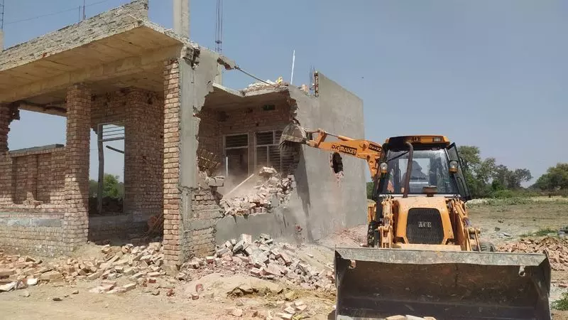 Haryana : रोहतक प्रशासन ने 30 एकड़ जमीन पर अवैध निर्माण ढहाया Haryana : रोहतक प्रशासन ने 30 एकड़ जमीन पर अवैध निर्माण ढहाया
