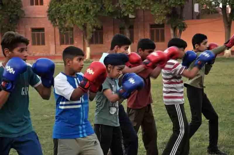 Punjab: मुक्केबाजों ने दिखाया दम, इनाम में मिला बॉक्सिंग रिंग Punjab: मुक्केबाजों ने दिखाया दम, इनाम में मिला बॉक्सिंग रिंग