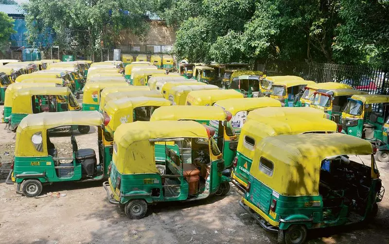 Haryana : गुरुग्राम में ऑटो और टैक्सी चालकों पर वर्दी न पहनने पर जुर्माना Haryana : गुरुग्राम में ऑटो और टैक्सी चालकों पर वर्दी न पहनने पर जुर्माना