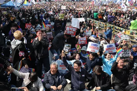 South Korea के मुख्य विपक्षी दल ने यून को हटाने के संवैधानिक न्यायालय के फैसले का स्वागत किया South Korea के मुख्य विपक्षी दल ने यून को हटाने के संवैधानिक न्यायालय के फैसले का स्वागत किया