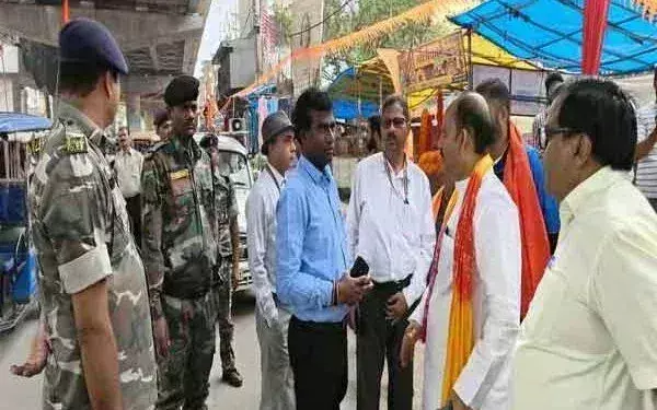 Ranchi डीसी ने प्रमुख धार्मिक स्थलों का किया निरीक्षण, सुरक्षा व्यवस्था पर दिया जोर Ranchi डीसी ने प्रमुख धार्मिक स्थलों का किया निरीक्षण, सुरक्षा व्यवस्था पर दिया जोर