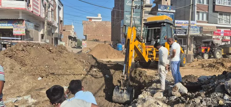 Haryana : निवासियों ने लापरवाही से पाइपलाइन बिछाने के लिए गुजरात गैस लिमिटेड को दोषी ठहराया Haryana : निवासियों ने लापरवाही से पाइपलाइन बिछाने के लिए गुजरात गैस लिमिटेड को दोषी ठहराया
