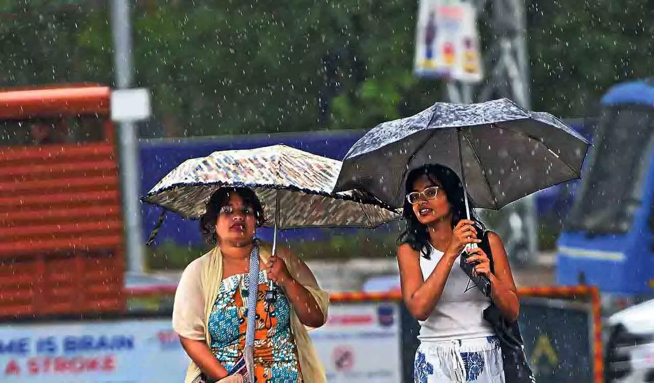 Hyderabad: आंधी-तूफान और ट्रैफिक जाम से शहर का जनजीवन प्रभावित Hyderabad: आंधी-तूफान और ट्रैफिक जाम से शहर का जनजीवन प्रभावित