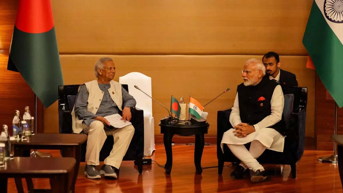 यूनस के साथ बैठक में PM मोदी ने अल्पसंख्यकों का मुद्दा उठाया यूनस के साथ बैठक में PM मोदी ने अल्पसंख्यकों का मुद्दा उठाया